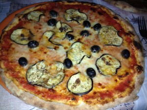 The pizza at "da Sandro" is very, very good!